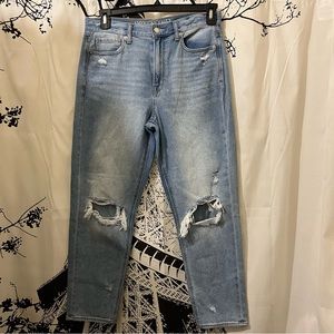 American Eagle Mom Jeans Heavily Distressed High Rise Light Wash Size 8 Short